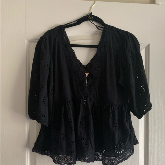 Beautiful Eyelet Laced Accents Textures Fabric Top - Picture 2 of 7